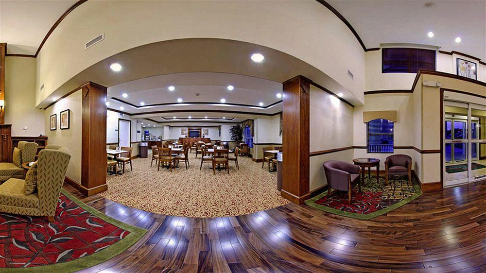 Spark By Hilton Удбридж Екстериор снимка